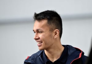 Albon over eerste race voor Red Bull: 'Kijken, vergelijken en rustig blijven'