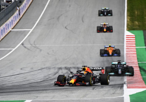 Verstappen geeft uitleg over remprobleem: "Hele pedaal viel weg bij laatste bocht"