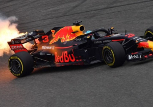Spectacular failure leaves Ricciardo under pressure
