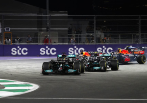 Bottas pakt podium in laatste bocht: "Veel obstakels met al die rode vlaggen"