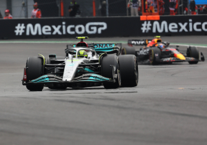 Red Bull onderzoekt mislukte pitstop die Hamilton voor Pérez bracht in Mexico