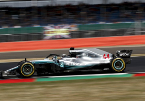 Hamilton snatches Silverstone pole from Vettel