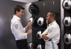 Hamilton over mogelijk vertrek Wolff: "Komt niet neer op één persoon"