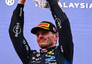 VIDEO: Max Verstappen breekt eindelijk de 'Singapore-vloek' | GPFans Raceteam