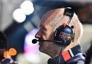 Doornbos bezorgd: 'Max vraagt om betere auto, Newey met andere dingen bezig'