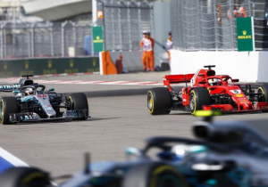 Hamilton: 'Zou graag meer directe gevechten met Vettel hebben'