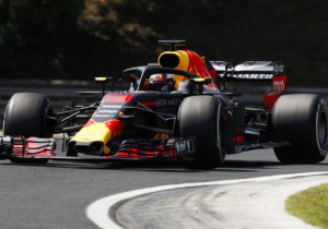 1e vrije training Hongarije: Red Bull Racing domineert, Mercedes moeizaam