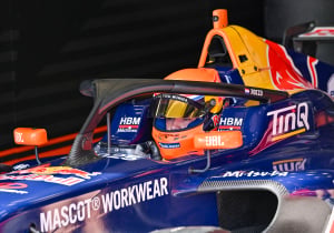 Red Bull-junior Rocco Coronel pakt pole en zege in Spaanse Formule 4