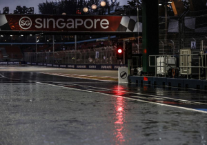 In beeld: Zware stortregen boven circuit in Singapore, chaos in het verschiet?