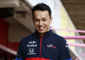 Zo wordt er gereageerd op de plotselinge promotie van Albon naar Red Bull Racing