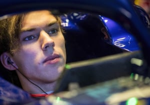 VIDEO: Pierre Gasly laat het stratencircuit van Bakoe zien