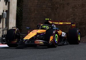 Norris snelste in rommelige eerste training Azerbeidzjan, Verstappen achter Tsunoda