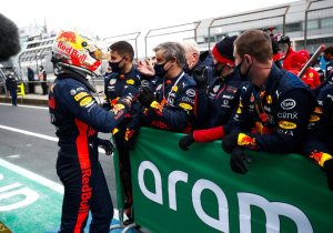 Verstappen looft engineers: "Die verdienen vanavond wel een biertje"