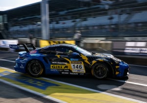 Boete uitgedeeld na bijzonder gevaarlijke crash in Q1, Porsche-damesteam trekt zich terug