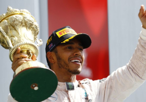 OFFICIEEL: Lewis Hamilton tekent nieuw megacontract bij Mercedes