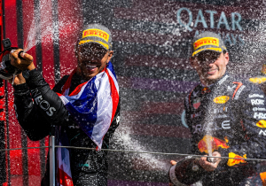 Marko prijst Hamilton na verslaan Verstappen: "Hebben hier zijn grootsheid weer gezien"