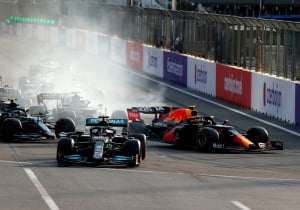 Hamilton over herstart in Bakoe: "Ik beschouw het niet als een fout"