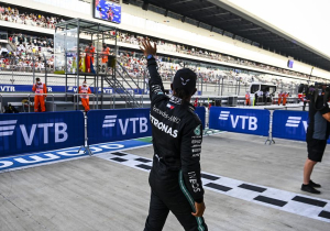 Hamilton committed to F1 despite short-term contract