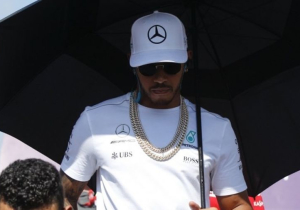 Hamilton gaat 2018-compounds testen voor Pirelli