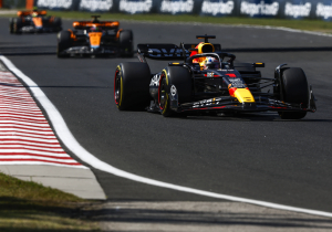 Verstappen bijna half rondje voor op P2: "Had ook rustig aan kunnen rijden in laatste stint"