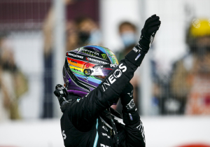 Hamilton maakt gehakt van Midden-Oosten: 'Onvoorstelbare problemen met mensenrechten'