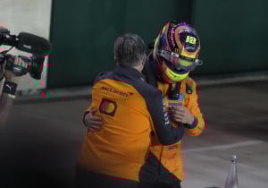 Sky Sports hekelt boardradio Brown bij Piastri: "Hij had meer empathie kunnen tonen"