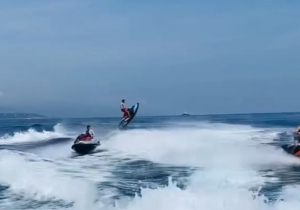 VIDEO: Verstappen vliegt met jetski door de lucht