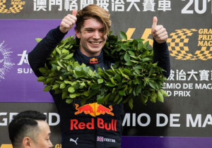 Daniel Ticktum wint Grand Prix Macau, horrorcrash voor Flörsch