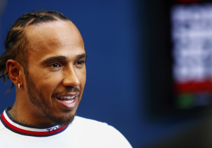 Lewis Hamilton: Imagina que eres la única persona blanca en el paddock