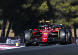 Ferrari set daunting pace as Mercedes pull closer