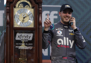 NASCAR at Martinsville: Why do race winners receive a grandfather clock?