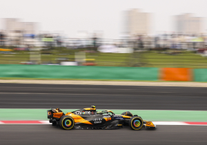 Norris onverwachts tweede in China: 'Harde werk van team betaalt zich nu uit'