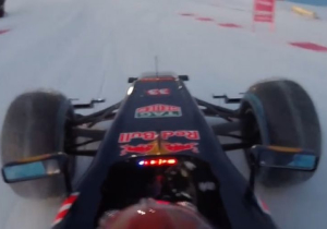 VIDEO: Max Verstappen op de piste met de RB7