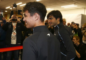 Dit zijn de nieuwe helmen van Carlos Sainz en Lando Norris