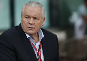 Alan Jones: 'GP van Australië had door moeten gaan'