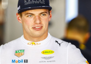 FOTO: Max Verstappen al aan het 'racen' in Bahrein!