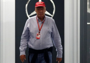 Niki Lauda vraagt Ferrari om titel niet cadeau te doen
