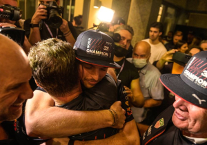 Verstappen zegt nog "10 tot 15 jaar" bij Red Bull te willen blijven