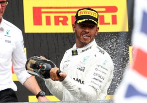 Gesprekken over contractverlening Hamilton starten pas na dit seizoen