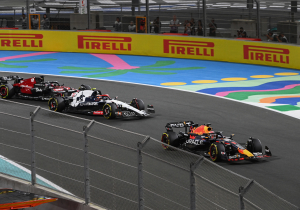 Max Verstappen, vencido por Yuki Tsunoda en una carrera de 'Mega Trucks'