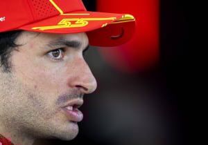 F1 Hoy: Destruyen los sueños de Sainz; Alonso confirma que Aston Martin se rindió