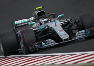 FIA deelt flinke straf uit aan Bottas voor incident met Ricciardo