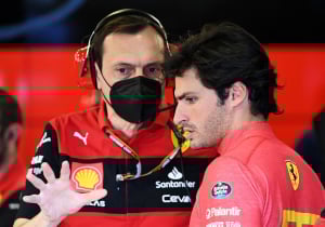 Sainz destaca las debilidades de Ferrari