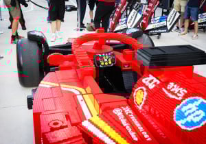 Verstappen en co rijden 'Grand Prix van Miami' in F1 LEGO-auto's