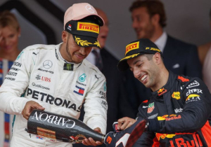 Ricciardo using Hamilton to 'blackmail' Red Bull