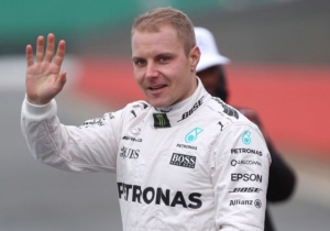 VIDEO: Bottas rent samen met 6500 mensen door straten Kuala Lumpur
