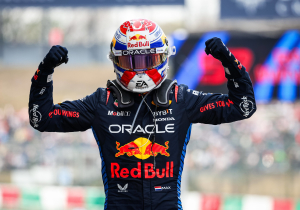 Verstappen krijgt bezoek van Penelope tijdens stream: "Ja, ik kom later"