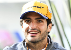 Ferrari seat rumours are a compliment - Sainz