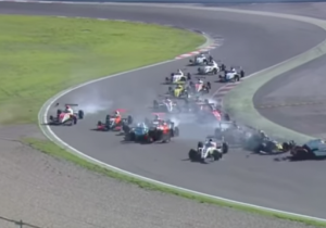 VIDEO: Grote crash bij start van de Formula Renault Eurocup