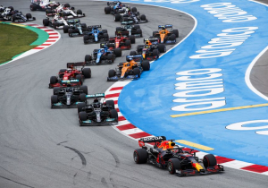 Hamilton liet ruimte voor Verstappen in bocht 1: "Geen sprint, maar een marathon"